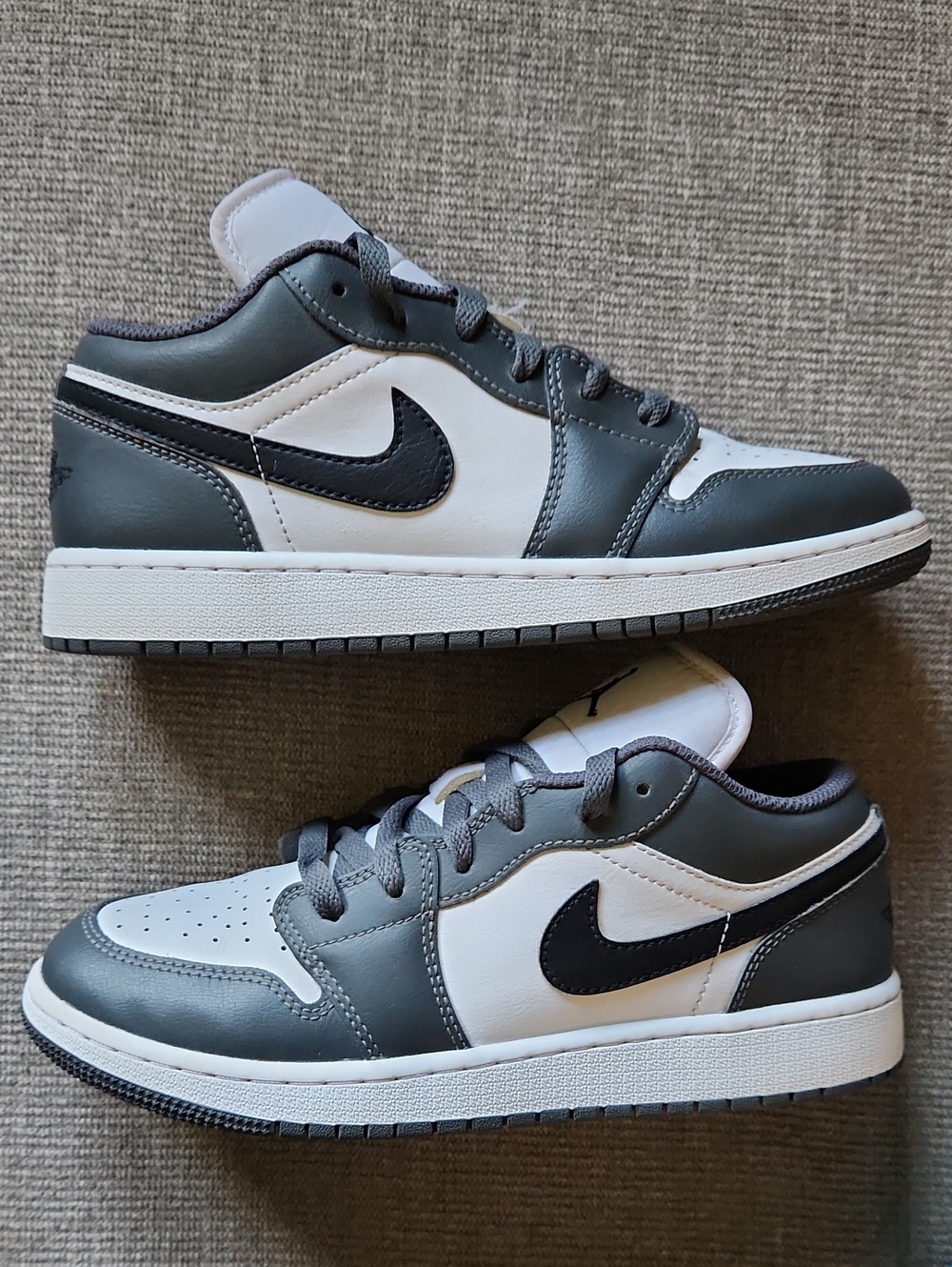 Nike Low Top Sneakers - Gray/White/Black
